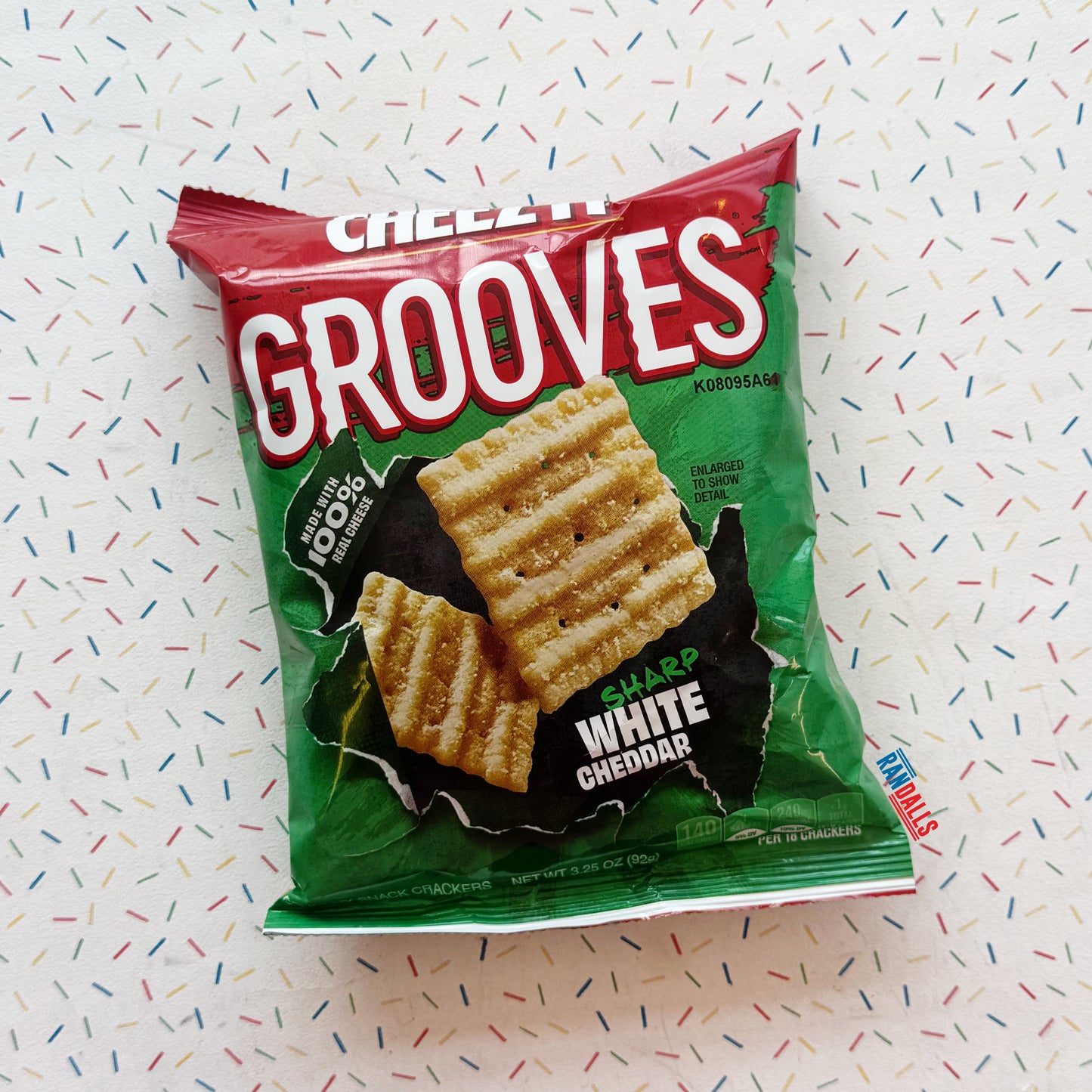 randallsuk, cheezits grooves sharp white cheddar, cheezit, cheezit grooves, cheddar, white cheddar, sharp white cheddar, real cheese, usa, usa snack, usa cheezit, american, american snack, savoury, savoury snack