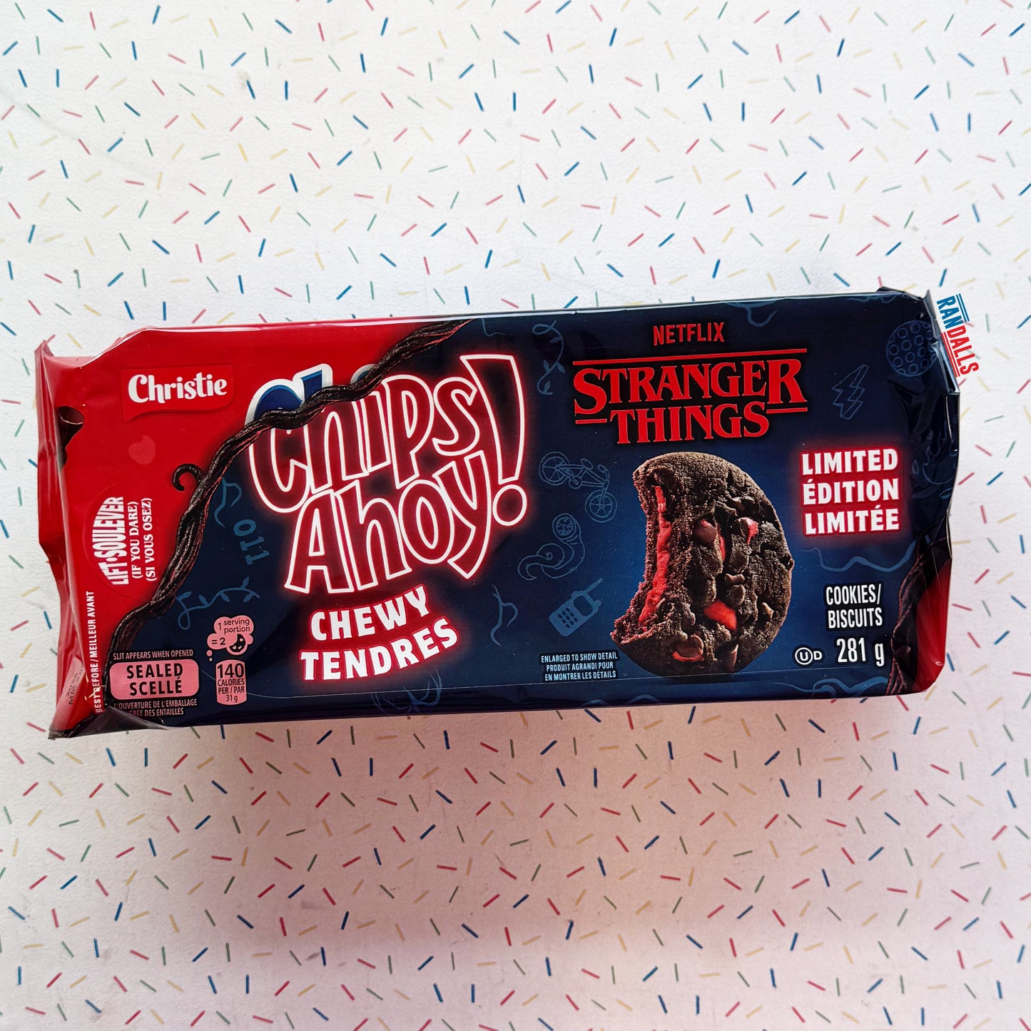 randallsuk, limited edition stranger things chips ahoy chocolate and strawberry cookies, chips ahoy, chipc ahoy cookies, chocolate, strawberry, chocolate cookies,stranger things, stranger things cookies, netflix, usa, usa chips ahoy, usa cookies, american, american cookies, biscuits