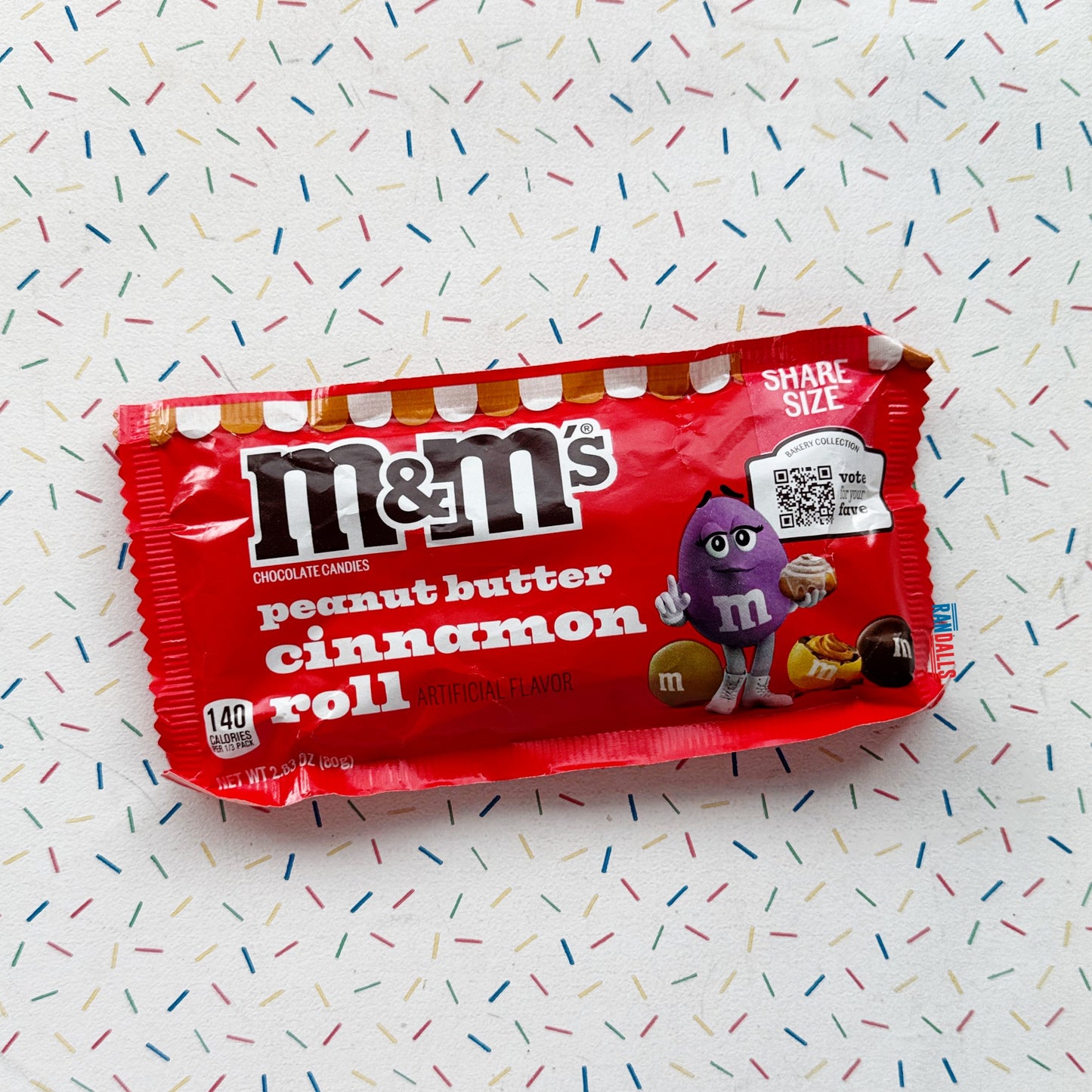 M&MS PEANUT BUTTER CINNAMON ROLL SHARE SIZE (USA)