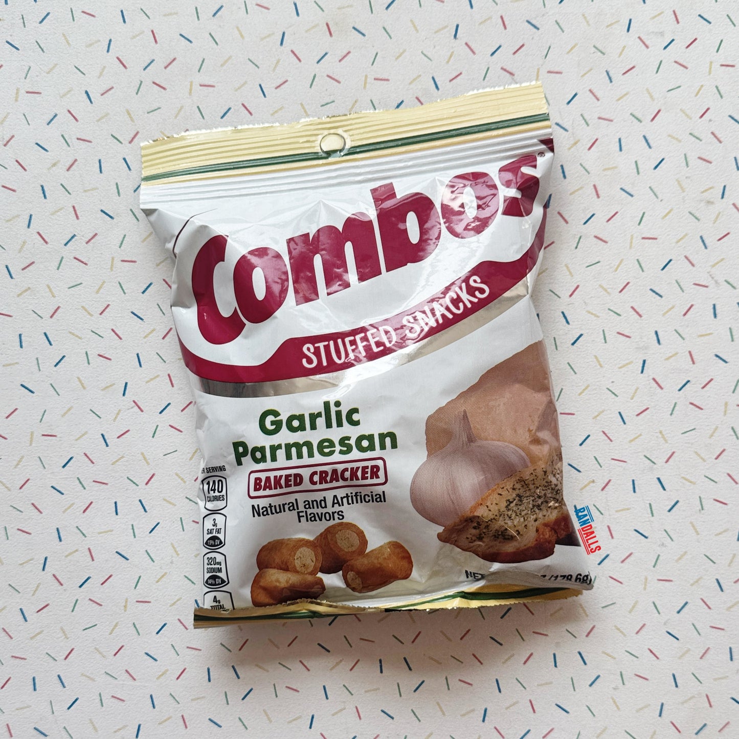 COMBOS GARLIC PARMESAN CRACKERS (USA)