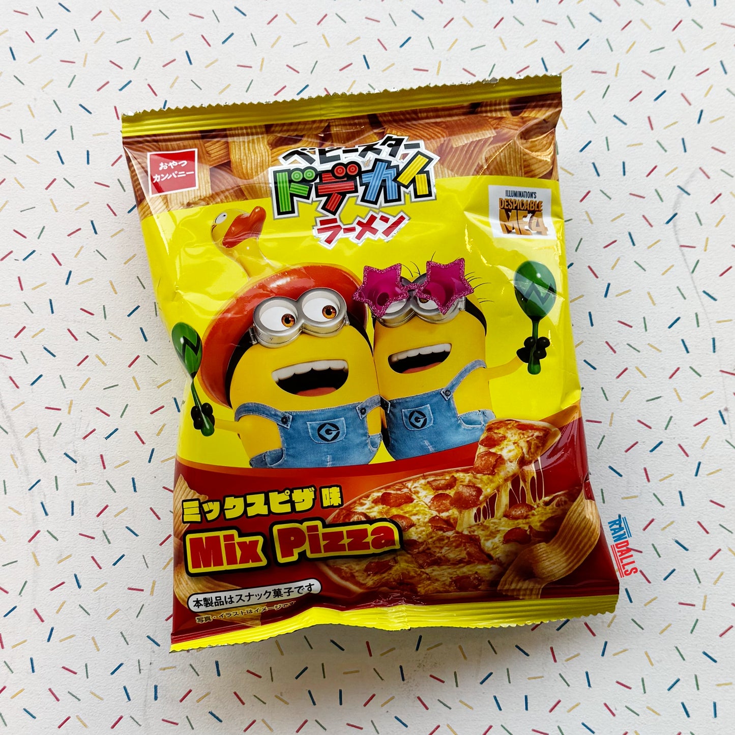 OYATSU MINIONS DODEKAI RAMEN SNACK MIXED PIZZA (JAPAN)